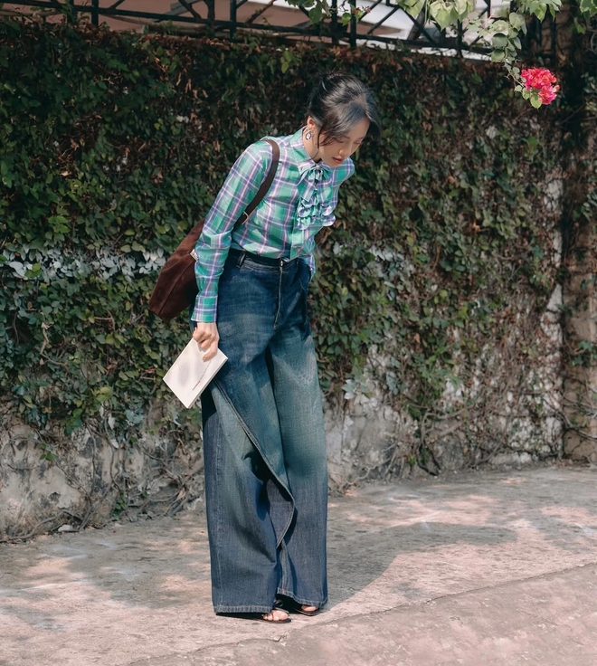 Dễ mặc, dễ phối - quần jeans ống rộng làm mới cả tủ đồ hè- Ảnh 8.