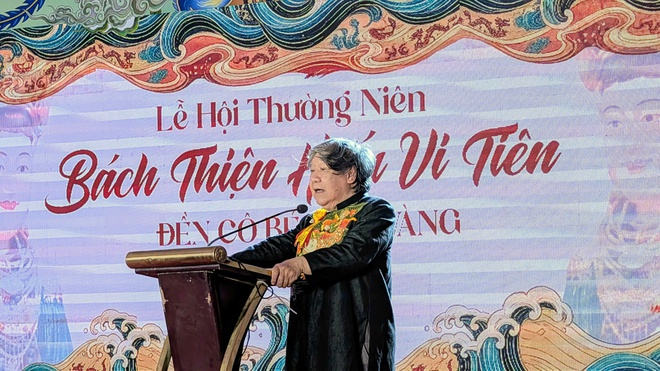 Gi&aacute;o sư sử học L&ecirc; Văn Lan bật kh&oacute;c trong lễ hội "B&aacute;ch thiện hiếu vi ti&ecirc;n" - Ảnh 5.