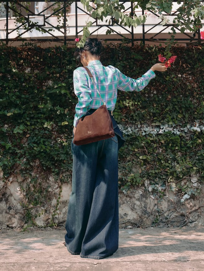 Dễ mặc, dễ phối - quần jeans ống rộng làm mới cả tủ đồ hè- Ảnh 9.