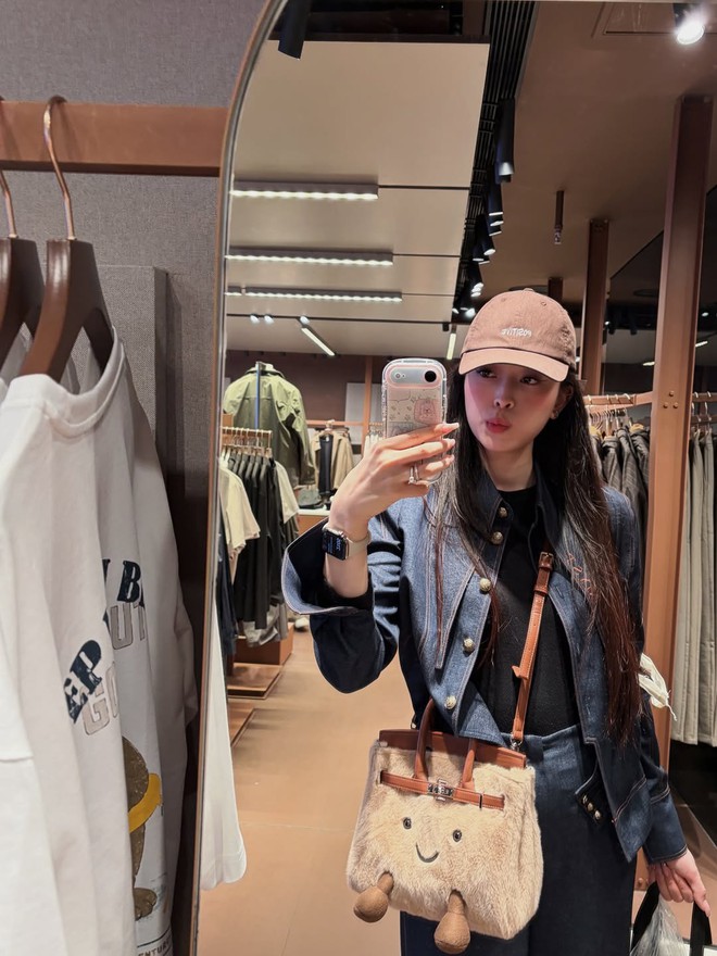 Denim on denim - công thức phối đồ 'cứ mặc là đẹp'- Ảnh 6.