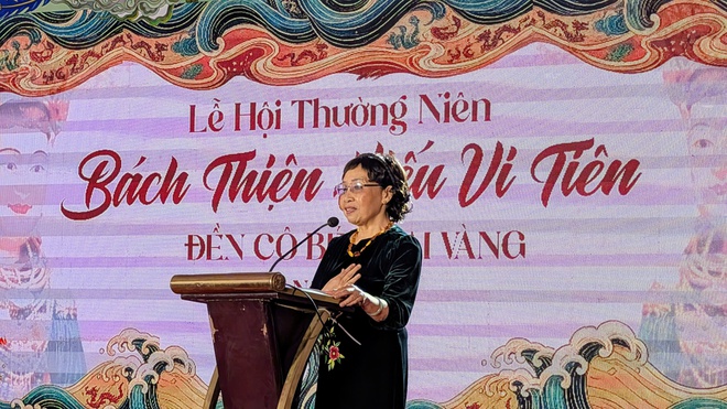 Gi&aacute;o sư sử học L&ecirc; Văn Lan bật kh&oacute;c trong lễ hội "B&aacute;ch thiện hiếu vi ti&ecirc;n" - Ảnh 6.