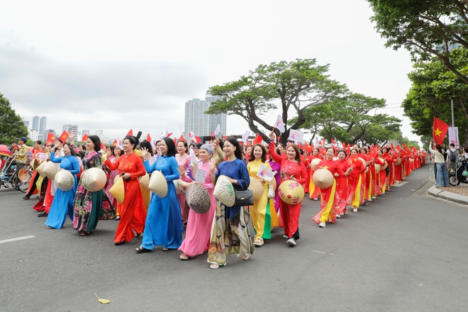Lần đầu ti&ecirc;n, 1.000 phụ nữ diện &aacute;o d&agrave;i diễu h&agrave;nh b&ecirc;n s&ocirc;ng H&agrave;n- Ảnh 9.