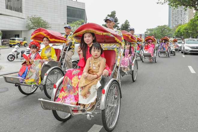 Lần đầu ti&ecirc;n, 1.000 phụ nữ diện &aacute;o d&agrave;i diễu h&agrave;nh b&ecirc;n s&ocirc;ng H&agrave;n- Ảnh 3.