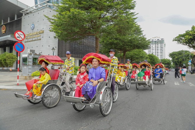 Lần đầu ti&ecirc;n, 1.000 phụ nữ diện &aacute;o d&agrave;i diễu h&agrave;nh b&ecirc;n s&ocirc;ng H&agrave;n- Ảnh 4.