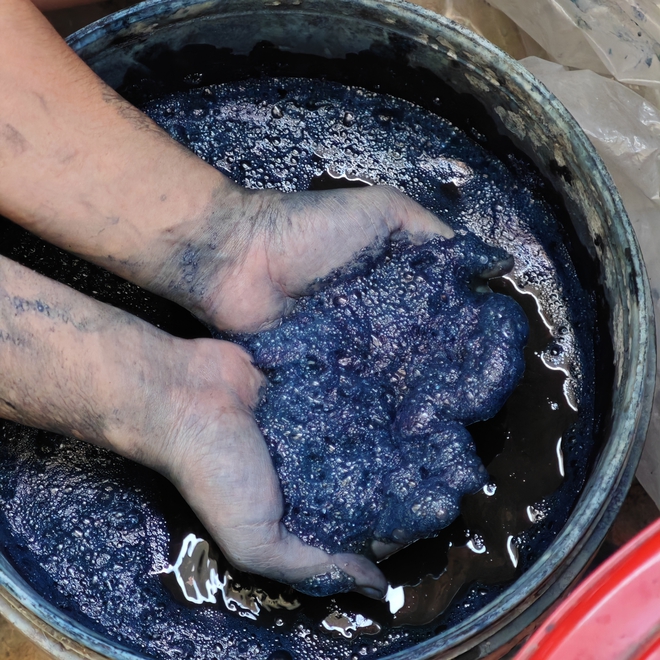 Rời văn ph&ograve;ng, 2 bạn trẻ chọn c&ocirc;ng việc m&agrave; mỗi ng&agrave;y đều lấm lem - Ảnh 3.