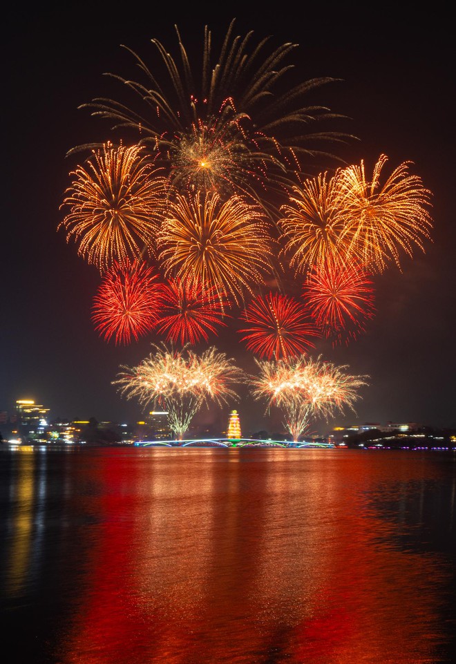 Chi&ecirc;m ngưỡng ph&aacute;o hoa rực s&aacute;ng Ph&uacute; Thọ dịp Giỗ Tổ H&ugrave;ng Vương 2026 - Ảnh 2.