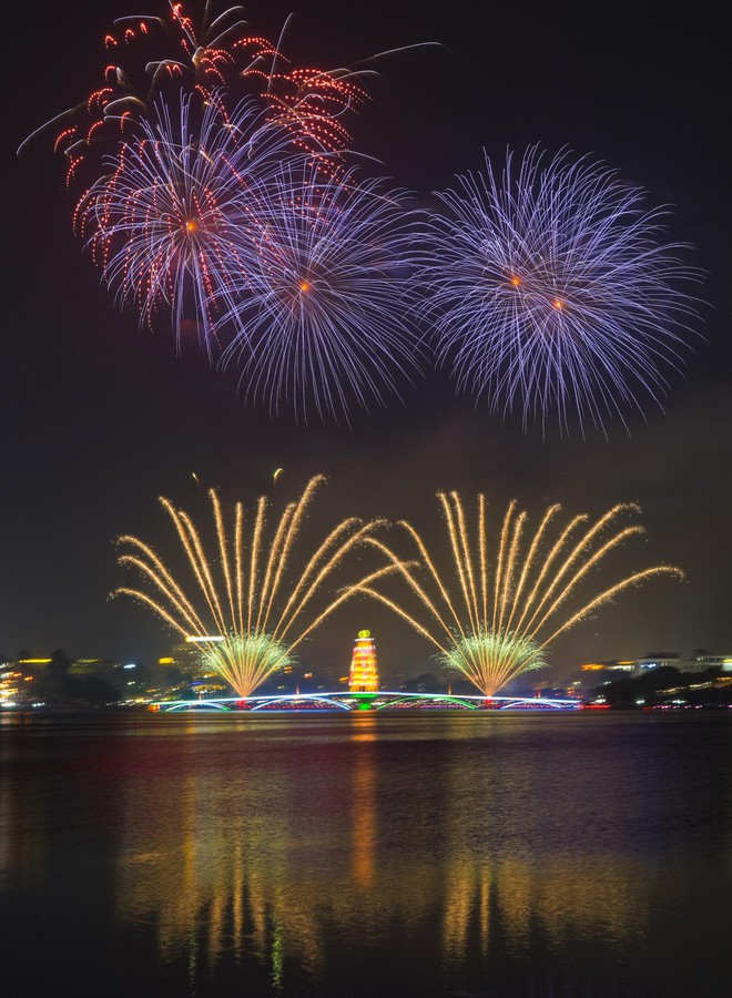 Chi&ecirc;m ngưỡng ph&aacute;o hoa rực s&aacute;ng Ph&uacute; Thọ dịp Giỗ Tổ H&ugrave;ng Vương 2026 - Ảnh 3.