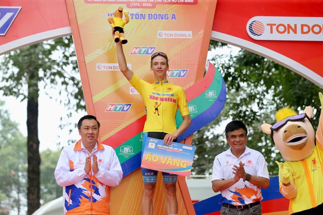 Tay đua Thụy Sĩ solo ấn tượng, gi&agrave;nh chiến thắng chặng C&uacute;p xe đạp truyền h&igrave;nh- Ảnh 2.