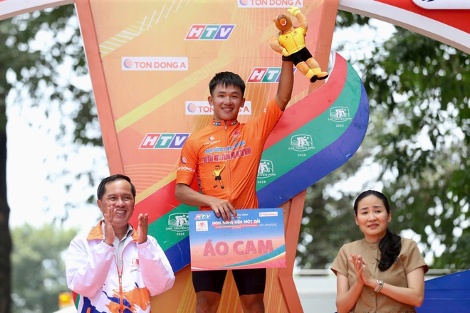 Tay đua Thụy Sĩ solo ấn tượng, gi&agrave;nh chiến thắng chặng C&uacute;p xe đạp truyền h&igrave;nh- Ảnh 4.