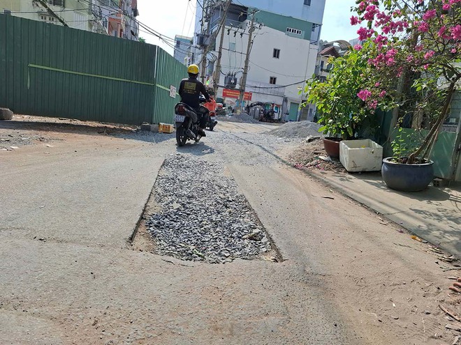 C&ocirc;ng tr&igrave;nh ngổn ngang l&agrave;m khổ người d&acirc;n- Ảnh 1.