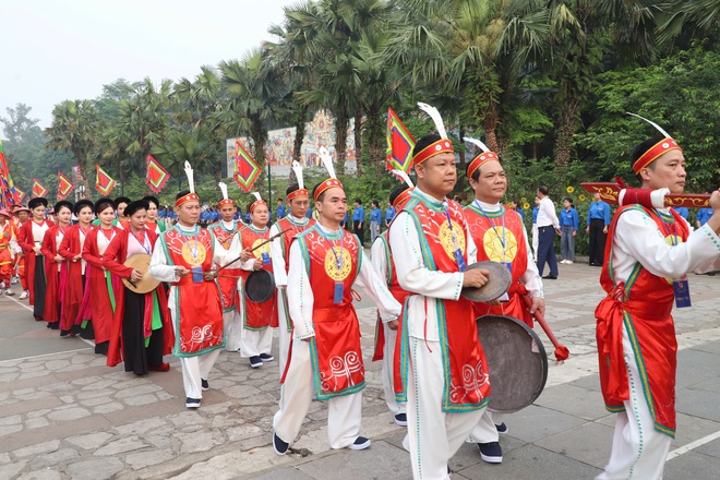 Tổng B&iacute; thư, Chủ tịch nước T&ocirc; L&acirc;m d&acirc;ng hương tưởng nhớ c&aacute;c vua H&ugrave;ng- Ảnh 4.
