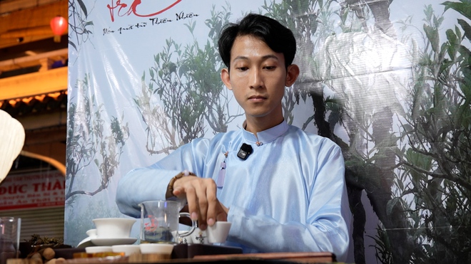 Kh&aacute;m ph&aacute; phố đ&ecirc;m Chợ Lớn: Người trẻ đổ x&ocirc; trải nghiệm - Ảnh 2.