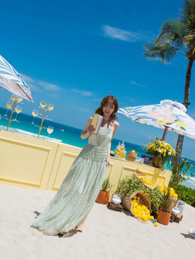 Diện váy maxi sao cho không ‘nuốt dáng’ mà vẫn tôn chiều cao - Ảnh 1.