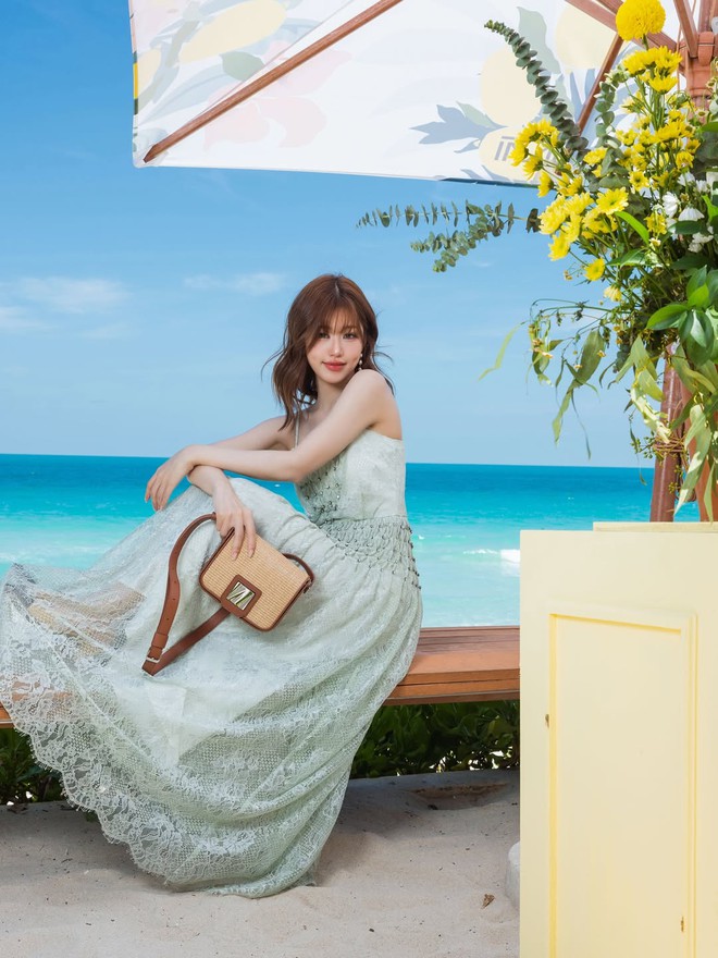 Diện váy maxi sao cho không ‘nuốt dáng’ mà vẫn tôn chiều cao - Ảnh 2.