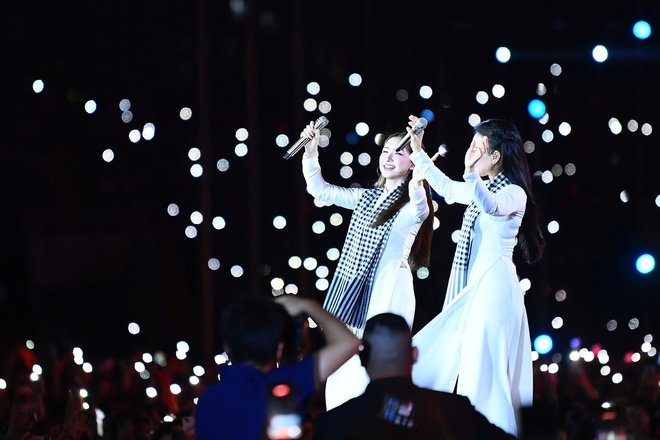 40.000 kh&aacute;n giả h&ograve;a nhịp y&ecirc;u nước c&ugrave;ng &lsquo;&Acirc;m vang Tổ quốc&rsquo;- Ảnh 5.