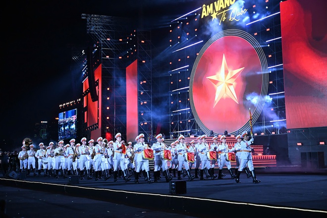 40.000 kh&aacute;n giả h&ograve;a nhịp y&ecirc;u nước c&ugrave;ng &lsquo;&Acirc;m vang Tổ quốc&rsquo;- Ảnh 11.