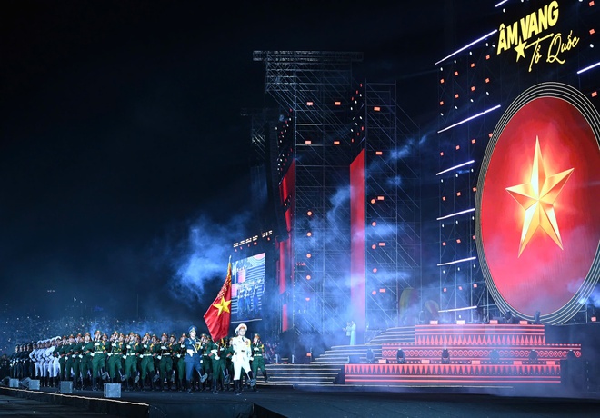 40.000 kh&aacute;n giả h&ograve;a nhịp y&ecirc;u nước c&ugrave;ng &lsquo;&Acirc;m vang Tổ quốc&rsquo;- Ảnh 12.