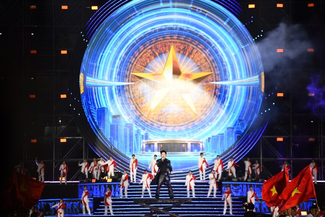 40.000 kh&aacute;n giả h&ograve;a nhịp y&ecirc;u nước c&ugrave;ng &lsquo;&Acirc;m vang Tổ quốc&rsquo;- Ảnh 4.