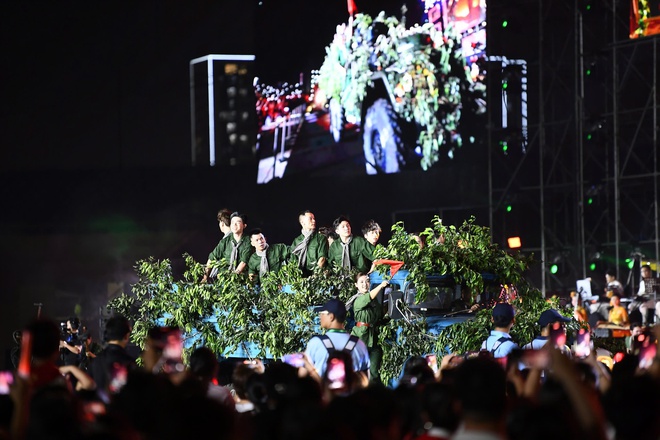 40.000 kh&aacute;n giả h&ograve;a nhịp y&ecirc;u nước c&ugrave;ng &lsquo;&Acirc;m vang Tổ quốc&rsquo;- Ảnh 7.