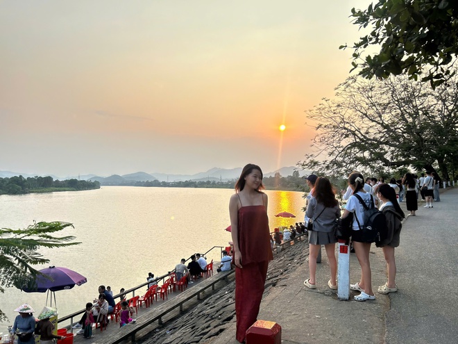 Đến Huế, lên chùa Thiên Mụ, ăn…đậu hũ - Ảnh 7.