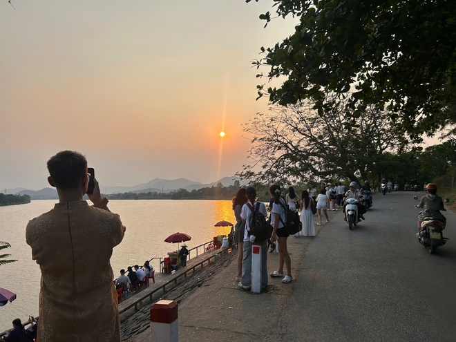 Đến Huế, lên chùa Thiên Mụ, ăn…đậu hũ - Ảnh 5.