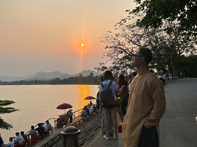 Đến Huế, lên chùa Thiên Mụ, ăn…đậu hũ - Ảnh 6.