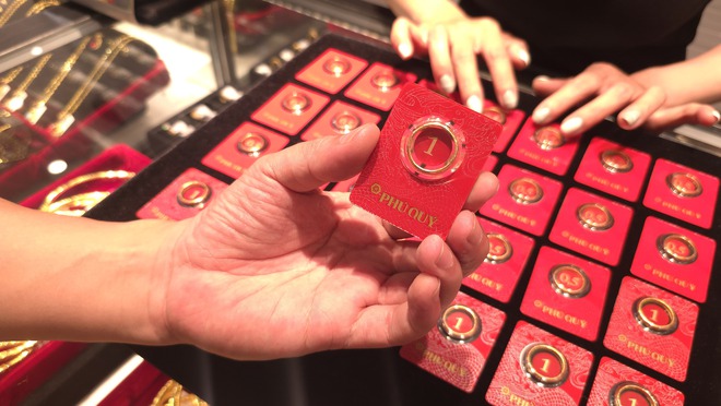 Gi&aacute; v&agrave;ng s&aacute;ng 28.4 giảm, vẫn ch&ecirc;nh thế giới hơn 20 triệu/lượng- Ảnh 1.