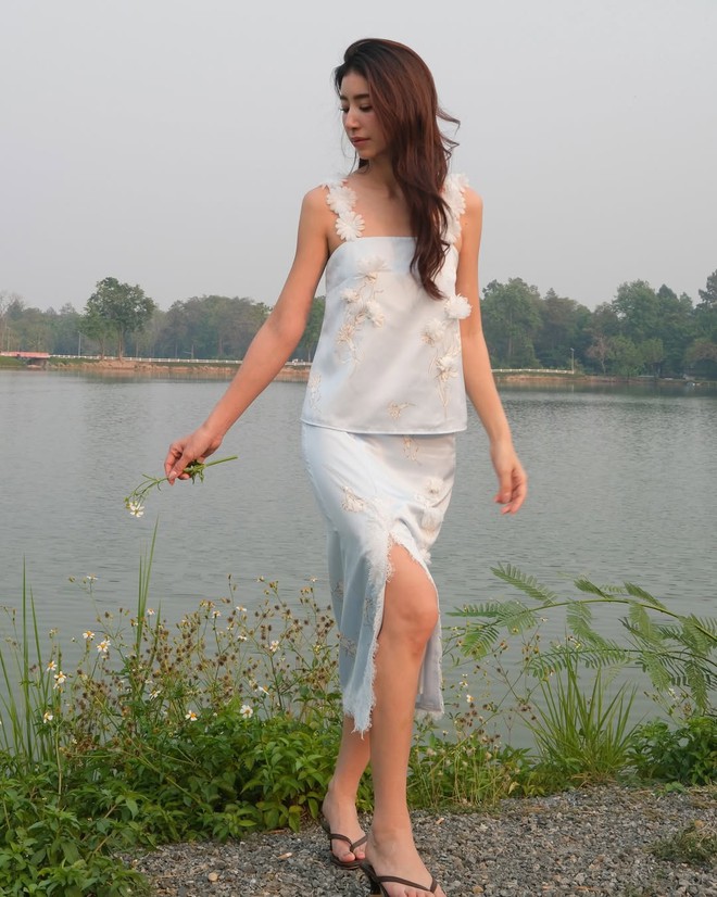 Diện chân váy midi, nàng tự tin theo đuổi phong cách thanh lịch- Ảnh 3.