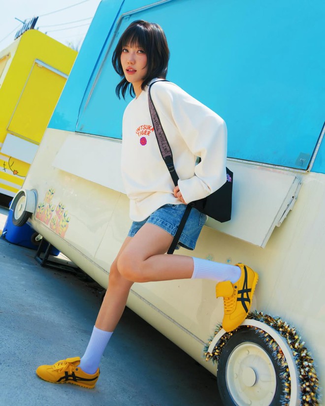 Từ đi chơi đến du lịch: Một chiếc quần shorts denim, nhiều cách diện- Ảnh 3.