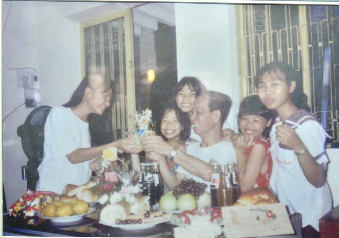 Bữa cơm đo&agrave;n tụ sau ng&agrave;y đất nước thống nhất của gia đ&igrave;nh tướng Ba Quốc- Ảnh 7.