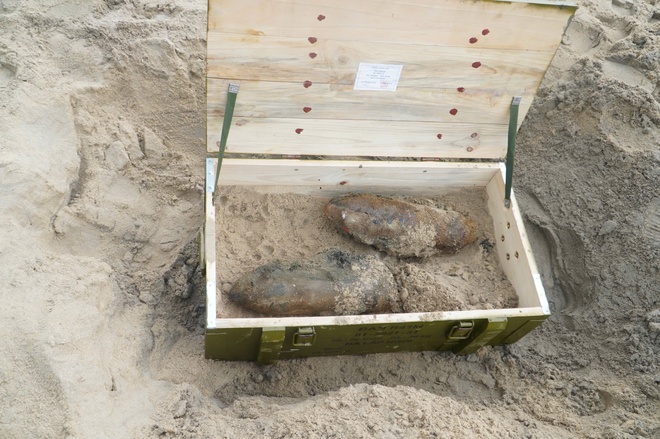 Ph&aacute;t hiện nhiều đạn ph&aacute;o, s&uacute;ng ống khi trục vớt x&aacute;c xe tăng ở biển Quy Nhơn- Ảnh 11.