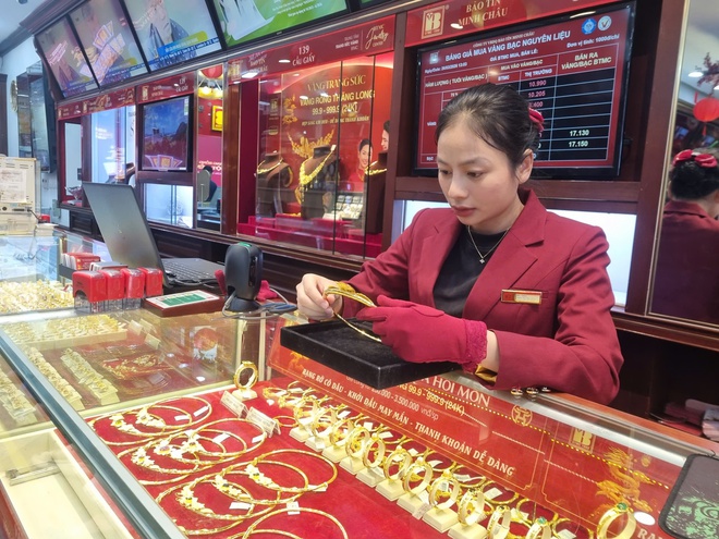 Gi&aacute; v&agrave;ng , gi&aacute; bạc tăng trở lại s&aacute;ng 3 . 4: Diễn biến kinh tế mới nhất - Ảnh 1.