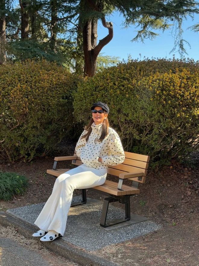 Gợi ý phối đồ với quần trắng đa kiểu dáng để nàng thêm nổi bật- Ảnh 3. Gợi ý phối đồ với quần trắng đa kiểu dáng để nàng thêm nổi bật- Ảnh 3.