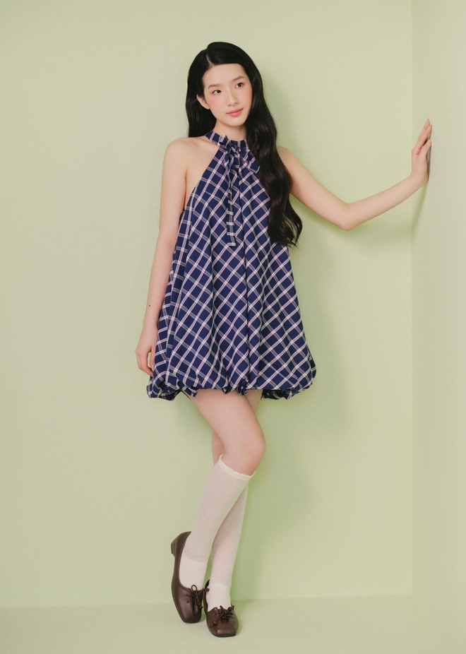 Diện váy suông tơ voan mát nhẹ, nàng tận hưởng thảnh thơi ngày nắng- Ảnh 6. Diện váy suông tơ voan mát nhẹ, nàng tận hưởng thảnh thơi ngày nắng- Ảnh 6.