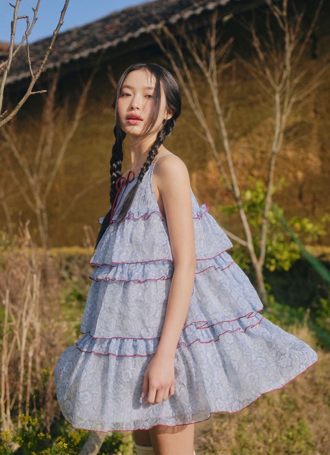 Diện váy suông tơ voan mát nhẹ, nàng tận hưởng thảnh thơi ngày nắng- Ảnh 5. Diện váy suông tơ voan mát nhẹ, nàng tận hưởng thảnh thơi ngày nắng- Ảnh 5.