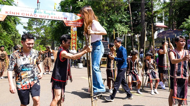 Măng Đen rực s&aacute;ng đ&ecirc;m ph&aacute;o hoa, t&aacute;i hiện bản sắc đại ng&agrave;n- Ảnh 8.