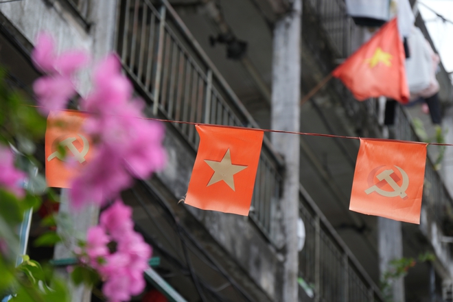 TP.HCM rực rỡ cờ đỏ sao v&agrave;ng ng&agrave;y 30.4: Niềm tự h&agrave;o ngập tr&agrave;n - Ảnh 25.