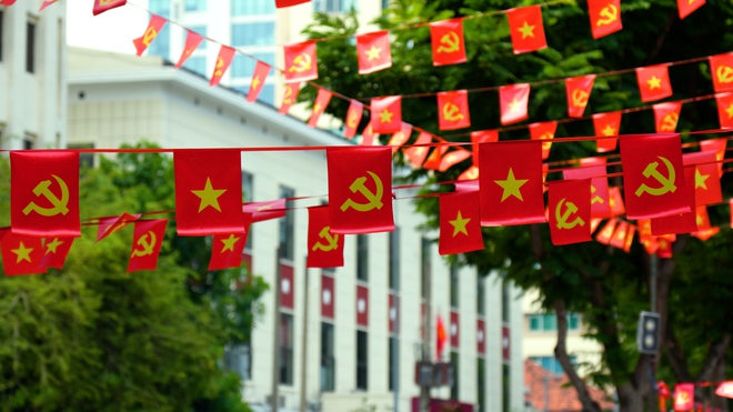 TP.HCM rực rỡ cờ đỏ sao v&agrave;ng ng&agrave;y 30.4: Niềm tự h&agrave;o ngập tr&agrave;n - Ảnh 2.