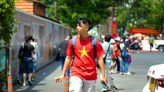 TP.HCM rực rỡ cờ đỏ sao v&agrave;ng ng&agrave;y 30.4: Niềm tự h&agrave;o ngập tr&agrave;n - Ảnh 16.