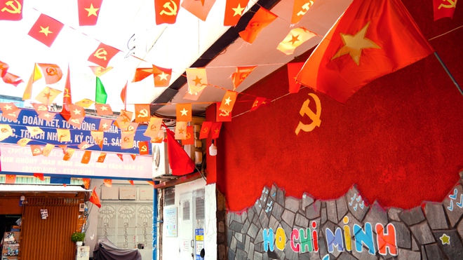 TP.HCM rực rỡ cờ đỏ sao v&agrave;ng ng&agrave;y 30.4: Niềm tự h&agrave;o ngập tr&agrave;n - Ảnh 23.