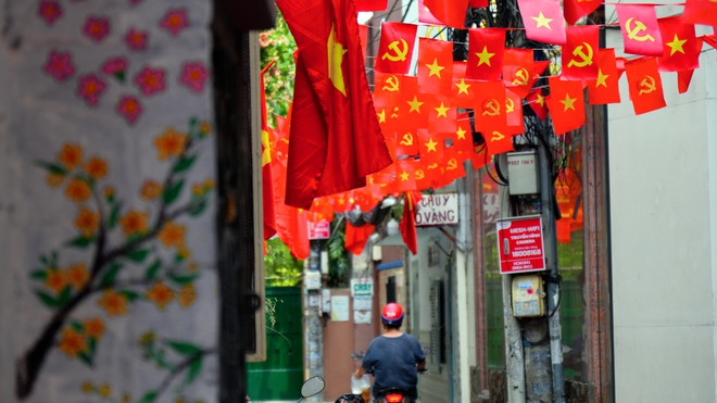 TP.HCM rực rỡ cờ đỏ sao v&agrave;ng ng&agrave;y 30.4: Niềm tự h&agrave;o ngập tr&agrave;n - Ảnh 10.