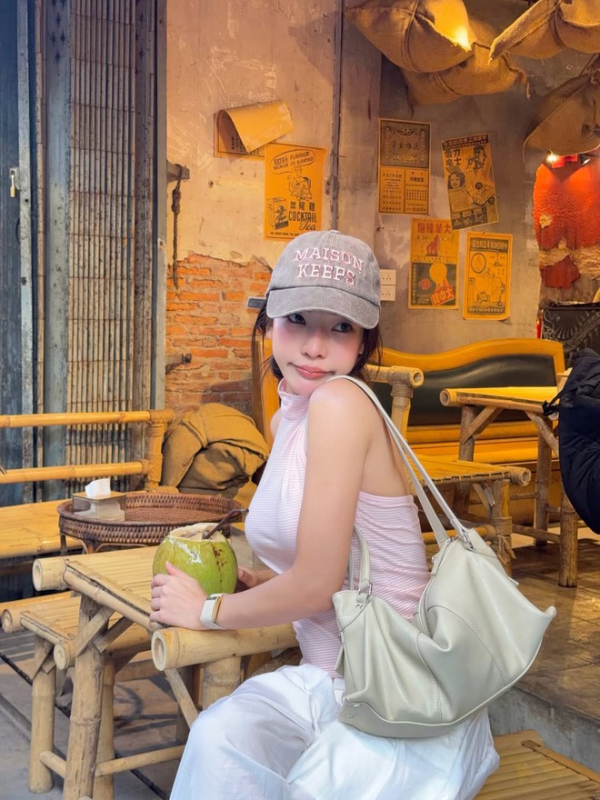 Ngày hè rực nắng không thể thiếu mũ lưỡi trai thời thượng- Ảnh 6.