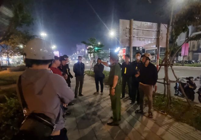 Lực lượng 911 Công an Đà Nẵng bắt giữ nhiều thanh thiếu niên náo loạn đường phố - Ảnh 2.