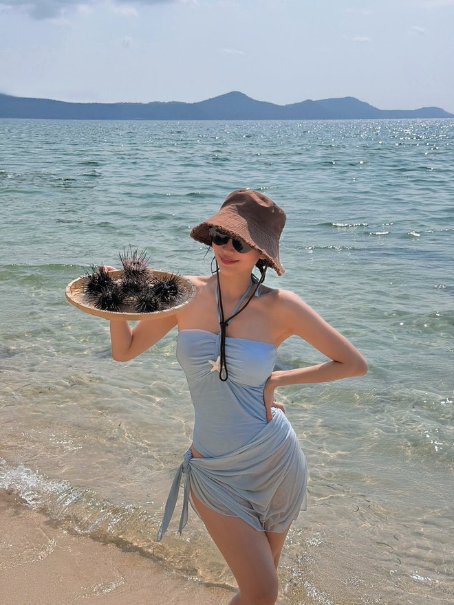 Bỏ qua bikini, nàng vẫn tỏa sáng với loạt trang phục đi biển cuốn hút - Ảnh 2.