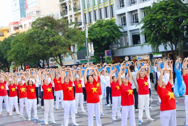 Hàng ngàn người đổ về ngày hội, 15 triệu dân TP.HCM sắp được tầm soát sức khỏe - Ảnh 7.