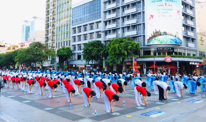 Hàng ngàn người đổ về ngày hội, 15 triệu dân TP.HCM sắp được tầm soát sức khỏe - Ảnh 8.