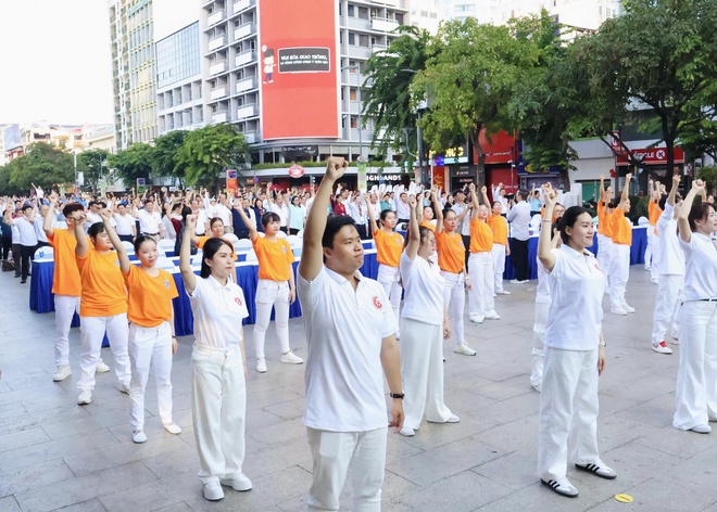 Hàng ngàn người đổ về ngày hội, 15 triệu dân TP.HCM sắp được tầm soát sức khỏe - Ảnh 3.