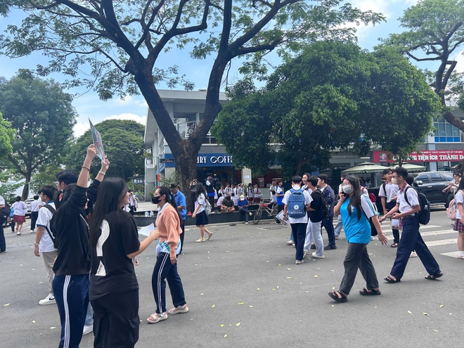 Cặp song sinh bí mật làm một chuyện sau kỳ thi, khiến cả điểm thi ngoái nhìn- Ảnh 2. Cặp song sinh bí mật làm một chuyện sau kỳ thi, khiến cả điểm thi ngoái nhìn- Ảnh 2.