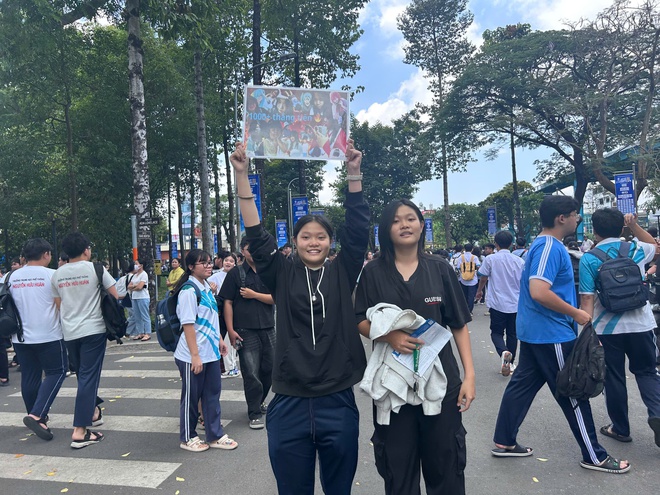 Cặp song sinh bí mật làm một chuyện sau kỳ thi, khiến cả điểm thi ngoái nhìn- Ảnh 4. Cặp song sinh bí mật làm một chuyện sau kỳ thi, khiến cả điểm thi ngoái nhìn- Ảnh 4.