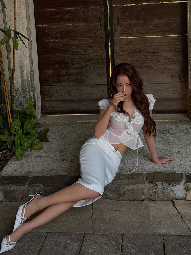 Monochrome trắng: Công thức mặc đẹp không bao giờ lỗi mốt - Ảnh 2.